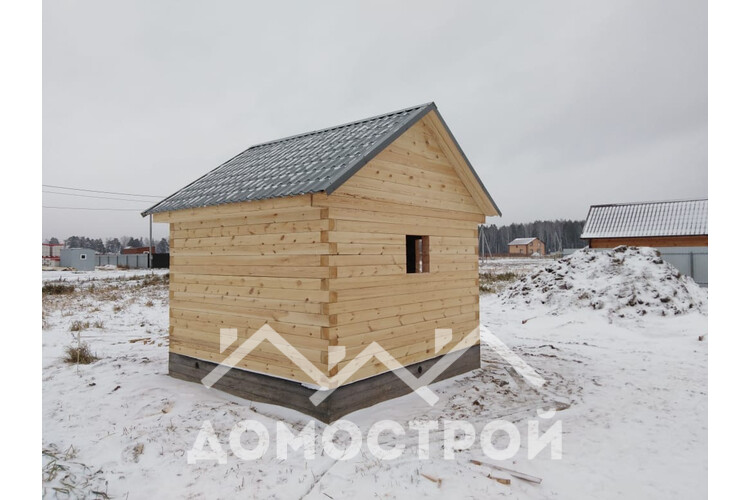 Зимой построили дом и баню, из зимнего леса.